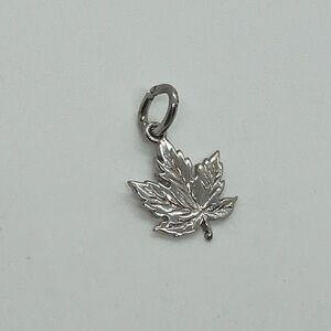 Vtg 925 Sterling Silver Canada Maple Leaf Charm / Pendant